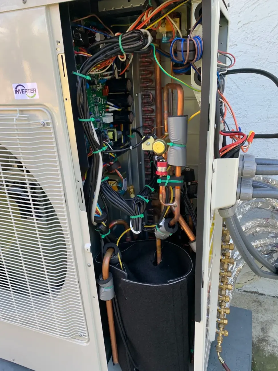Open outdoor split-system inverter equipment