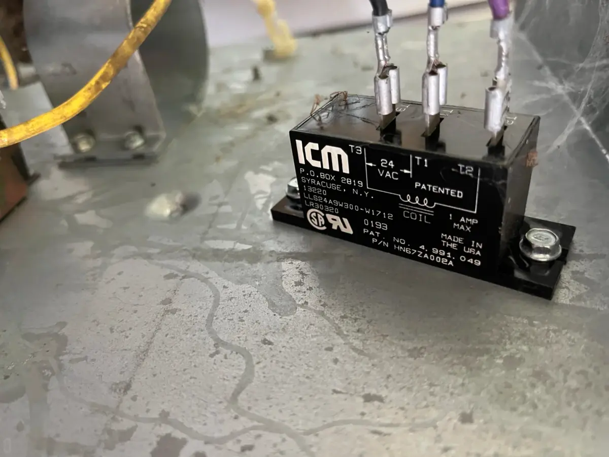 Relay terminals with connected wires
