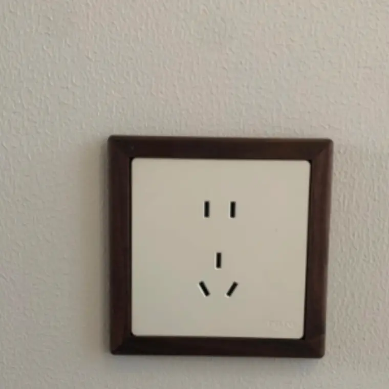 Wall-mounted power point fitting after replacement